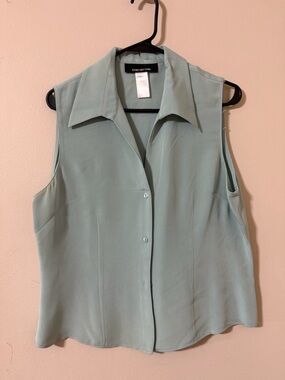 Jones New York Sleeveless Button-Front Blouse in Sage Green